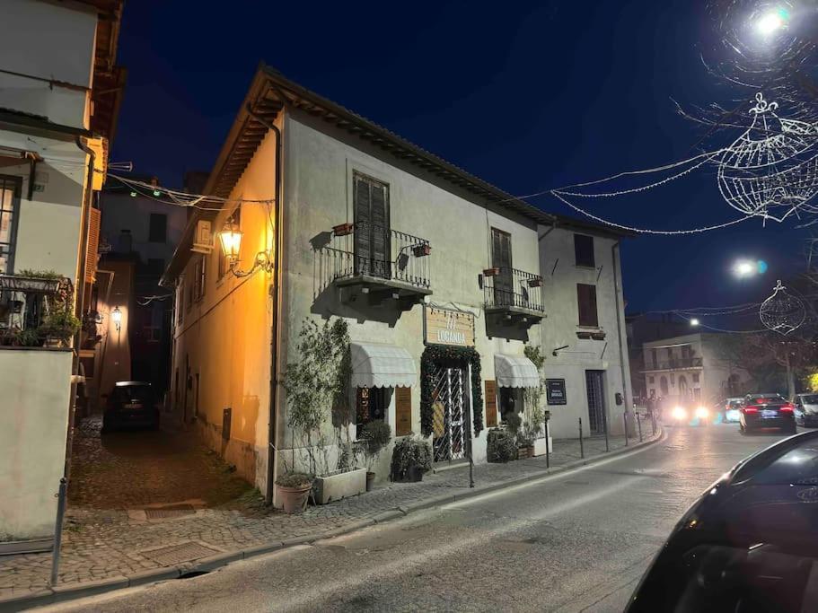 Fronte Lago Nel Centro Storico “La Casa Del Lago” Trevignano Romano Eksteriør billede